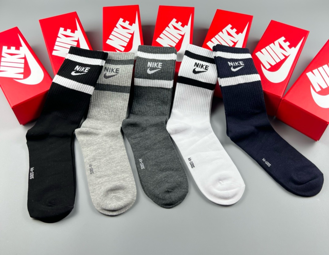 RV033，Nike socks 138.99 gallery