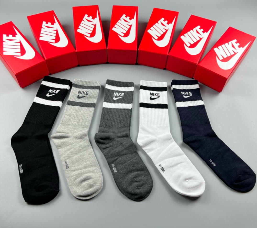 RV033，Nike socks 138.99 gallery