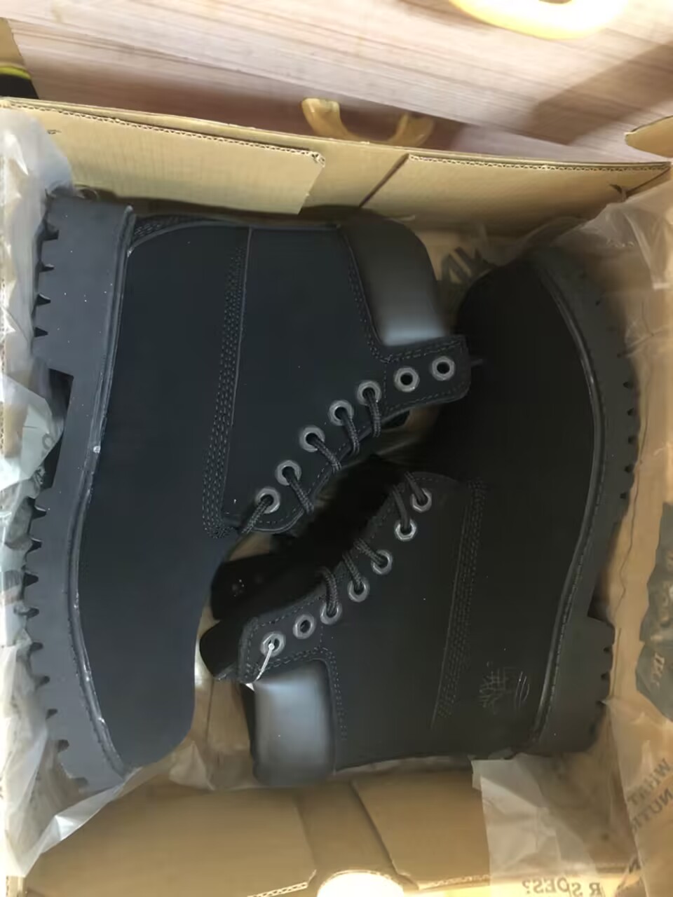 TAK Timberland with fur inside 66usd gallery