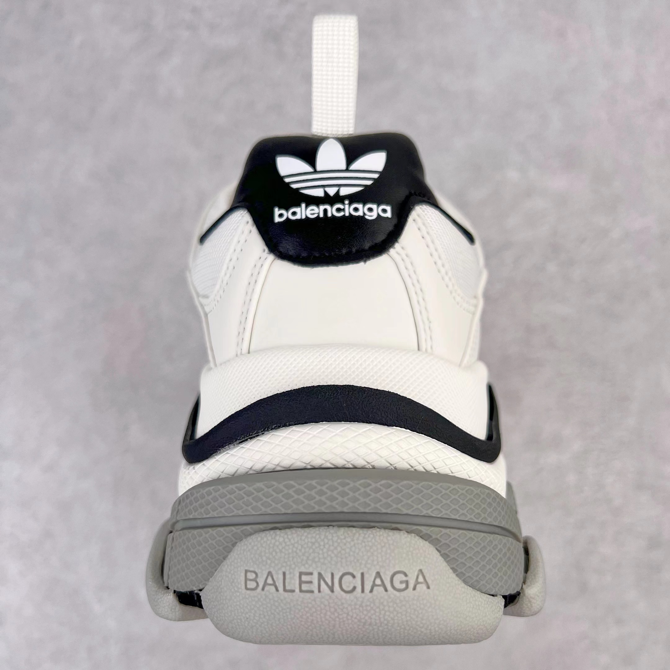 TL2241 BALENCIAGA 125$ gallery