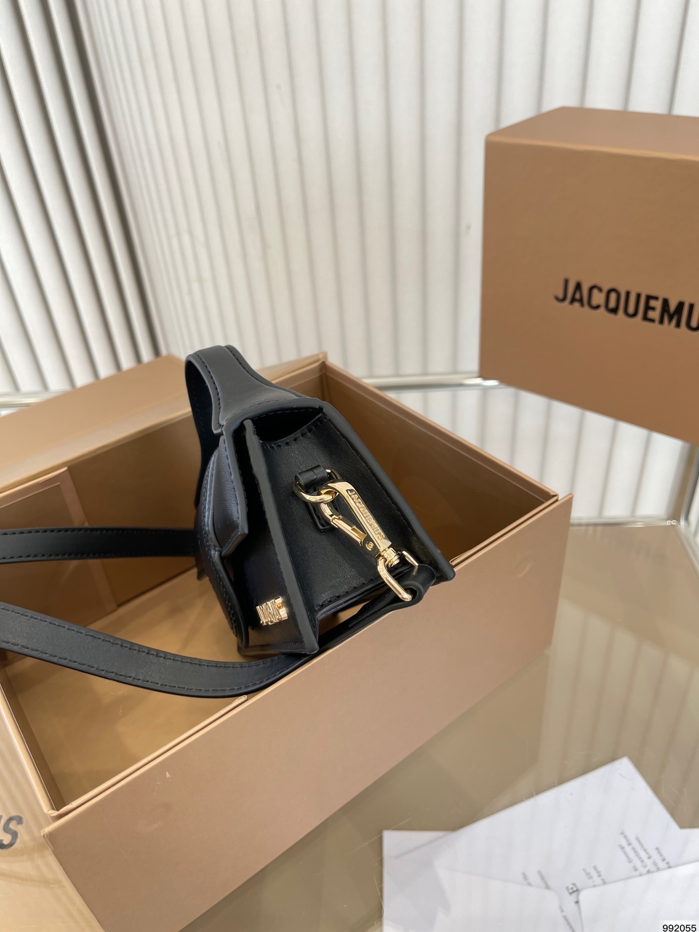 TL4224 JACQUEMUS    49.99$ gallery