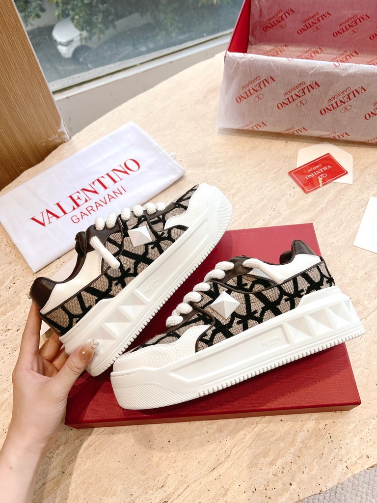 TL4406 VALENTINO $119.86 gallery