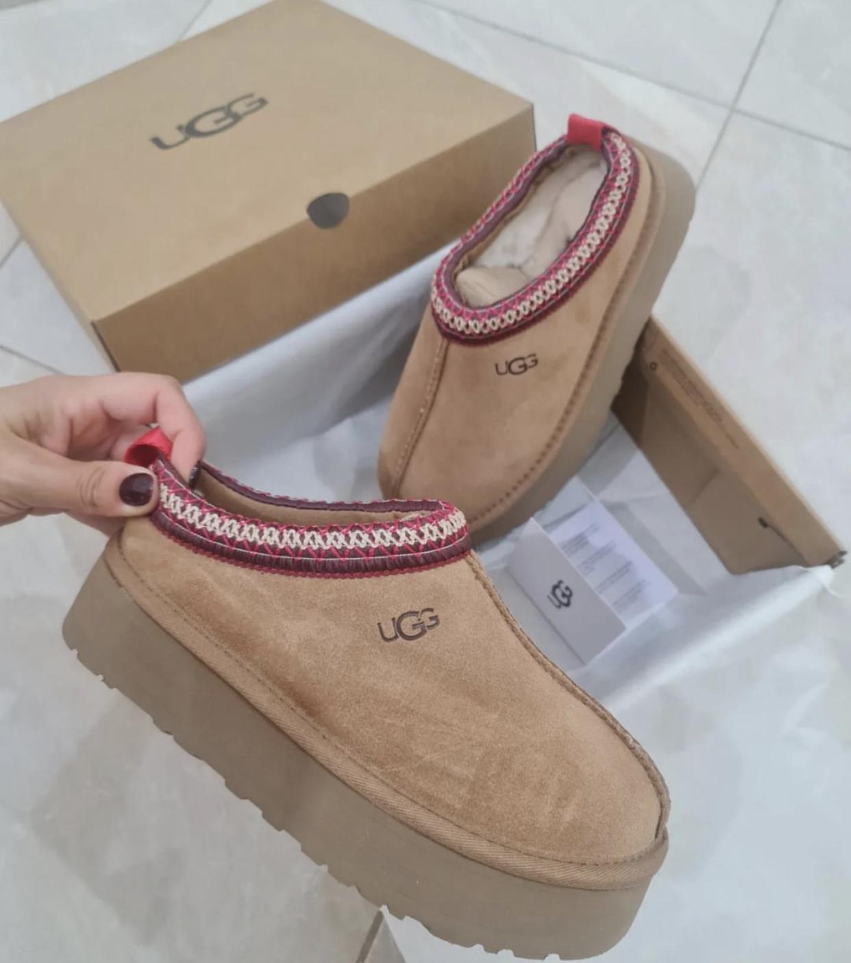 TL5492 UGG 49.99$ gallery