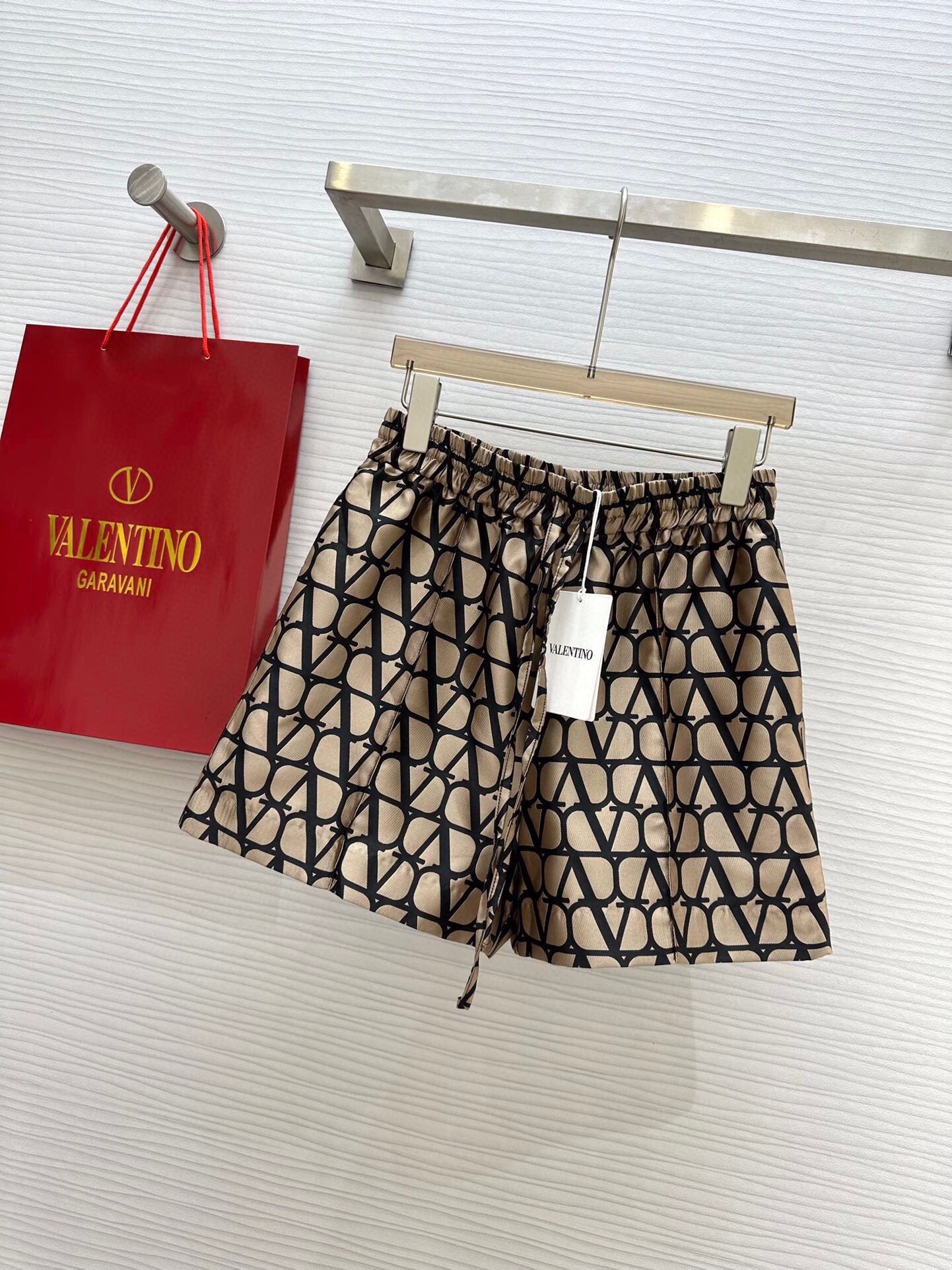 TL6158 VALENTINO 49.99$ gallery