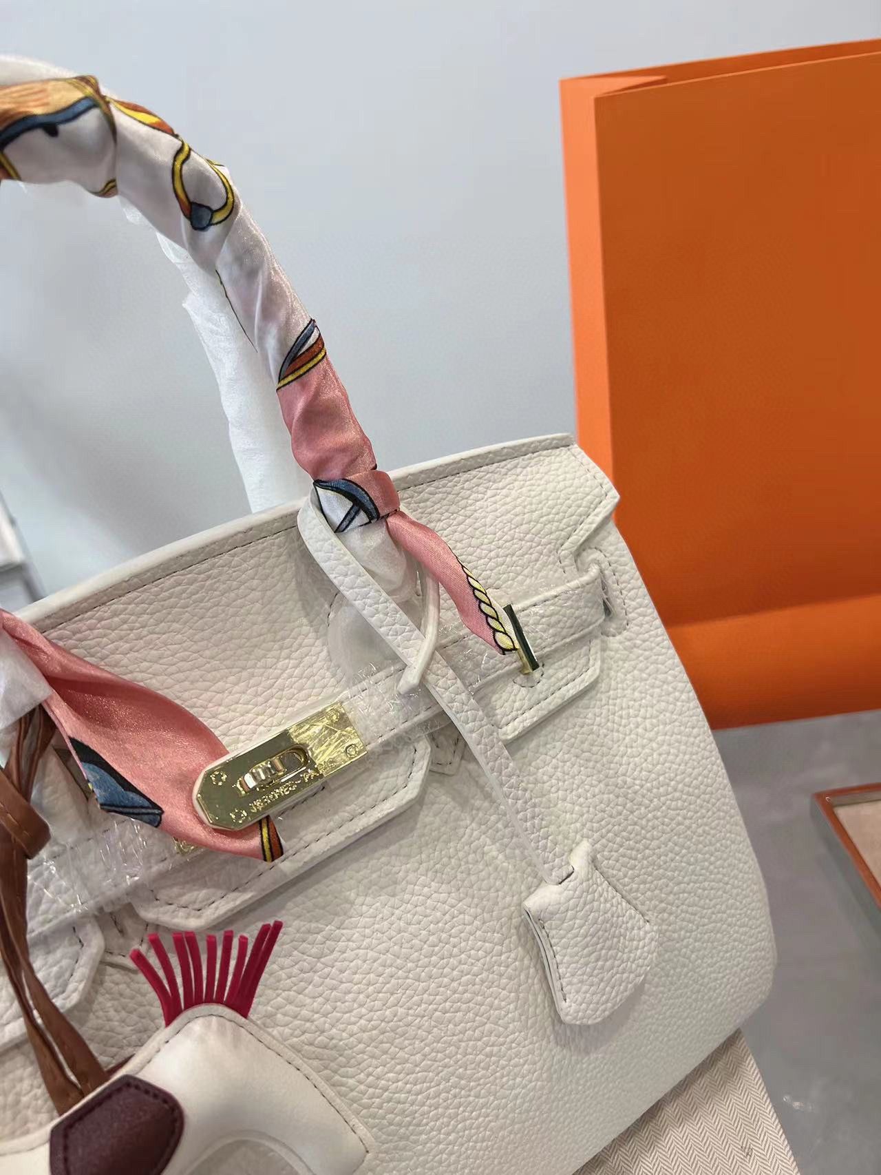 TL6438 HERMES 59.99$ gallery