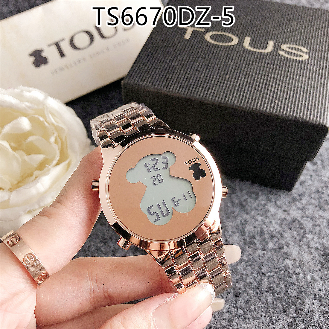 Tous $16 gallery