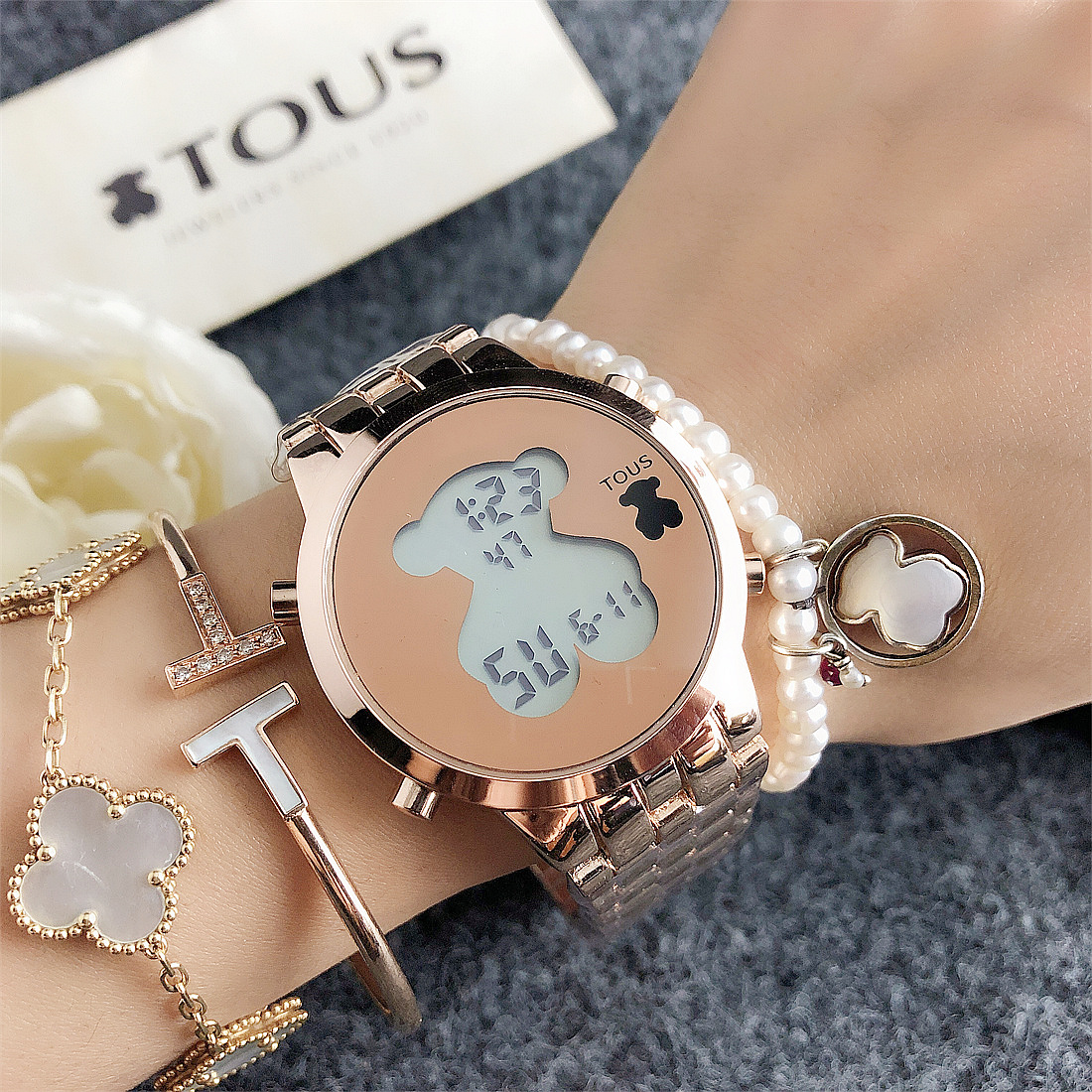 Tous $16 gallery