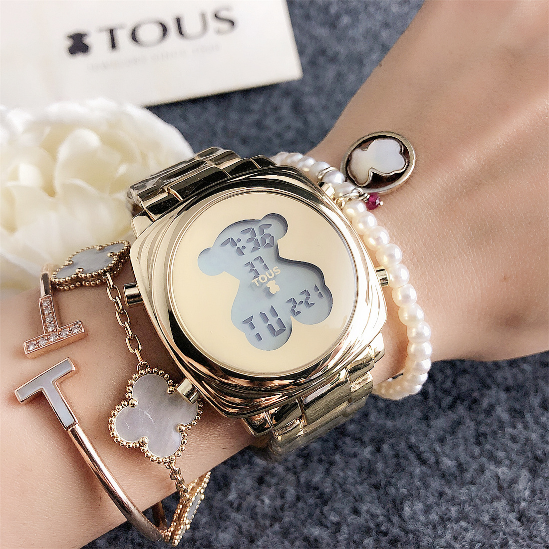 Tous $16 gallery