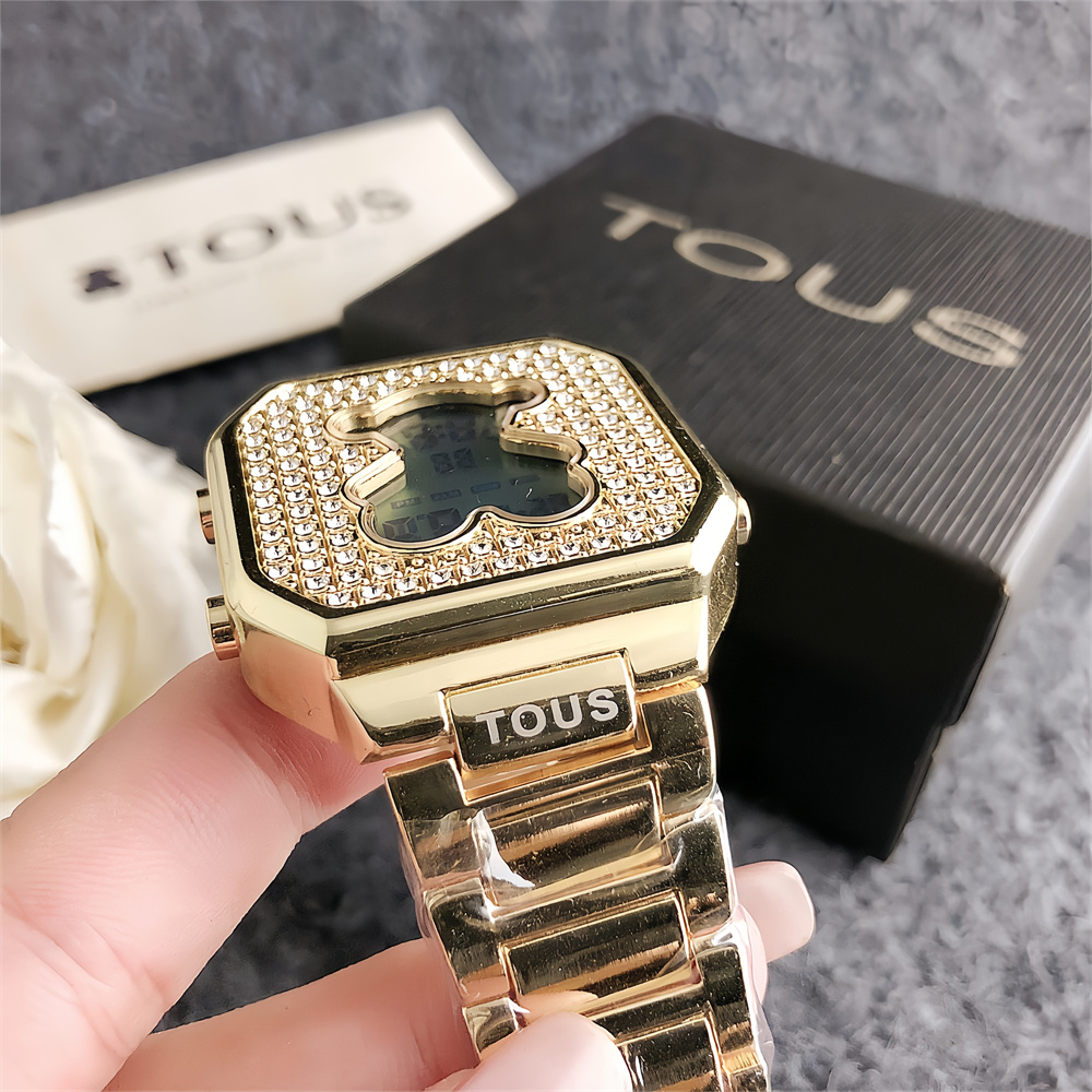 Tous $18 gallery