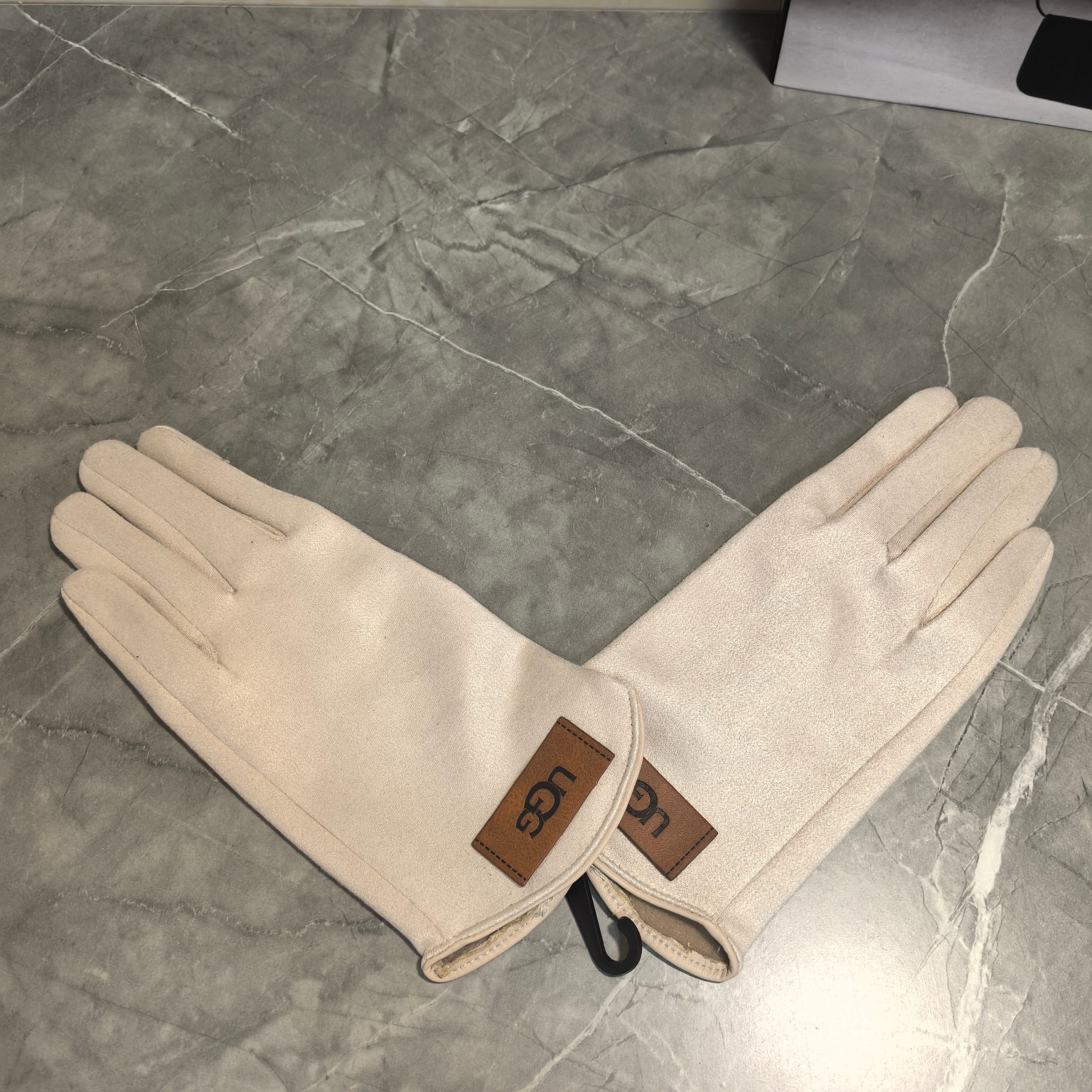 UF4090-UF4091，Ugg gloves 139.99 gallery