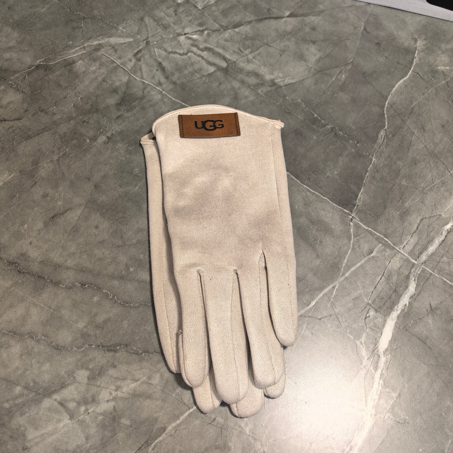 UF4090-UF4091，Ugg gloves 139.99 gallery