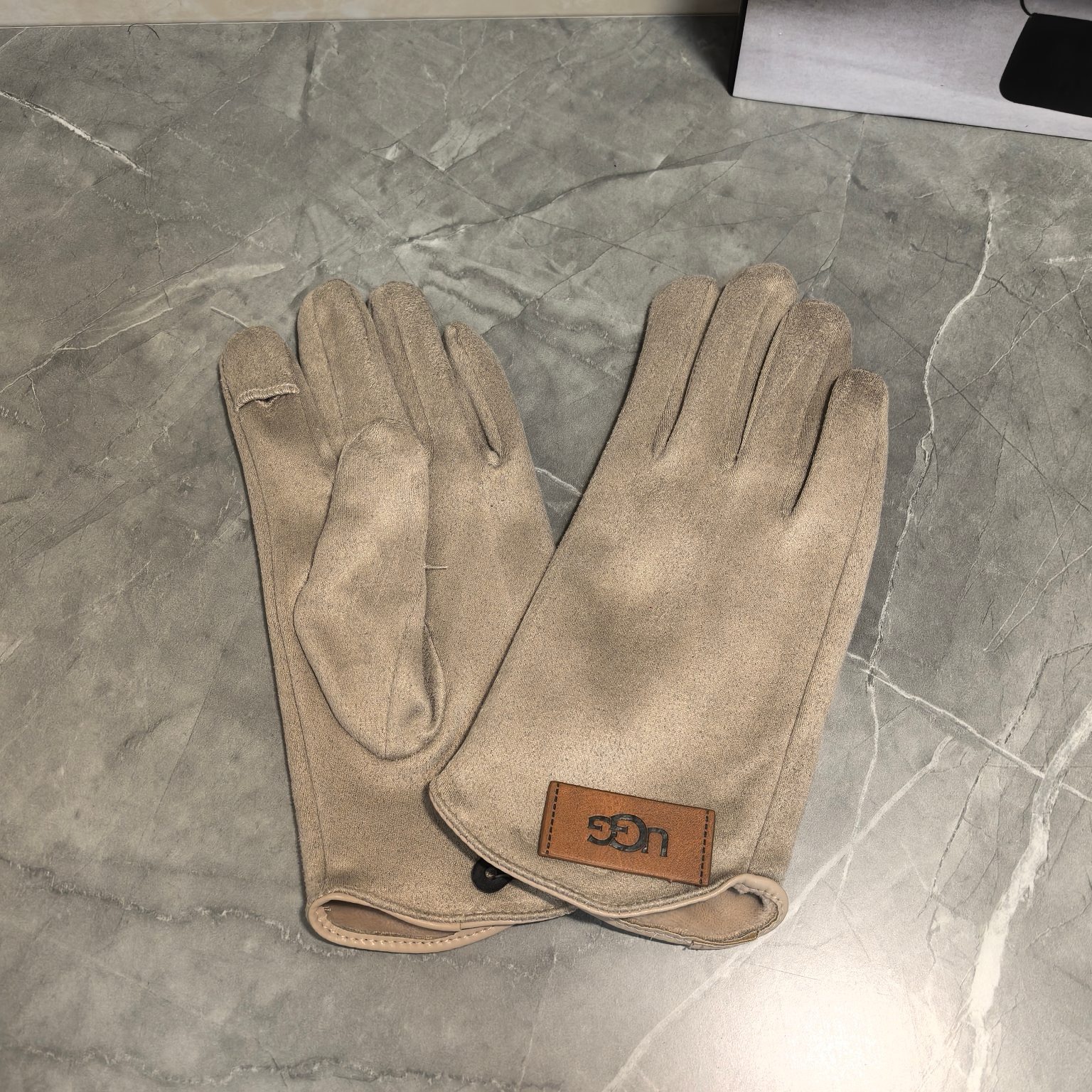 UF4090-UF4091，Ugg gloves 139.99 gallery