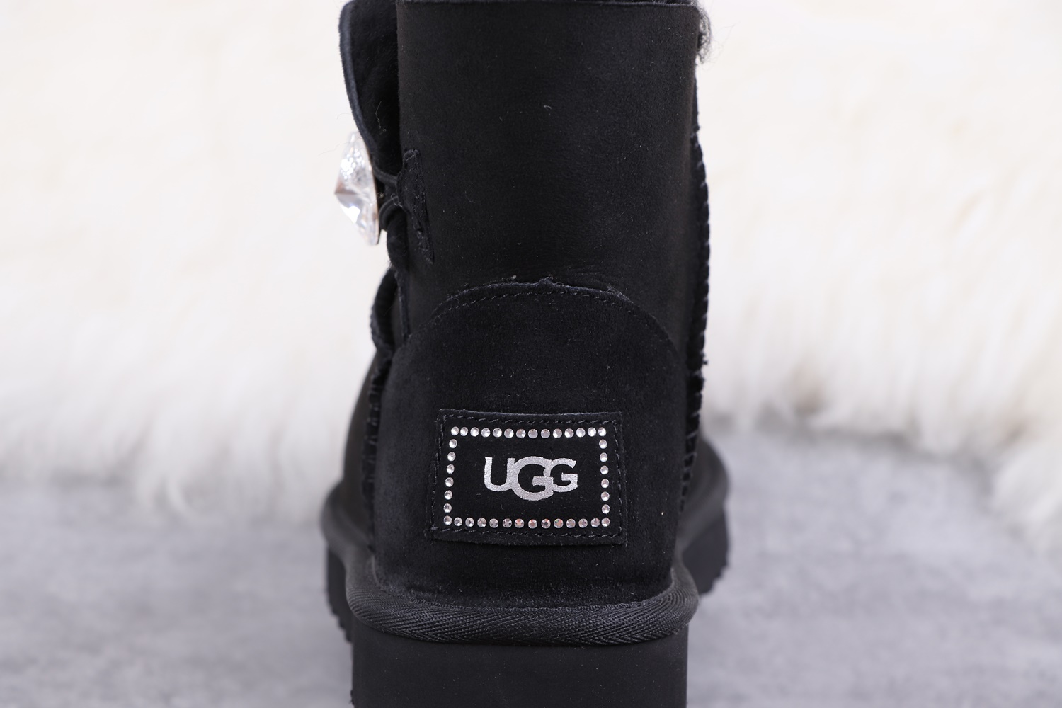 UGG 37.47$ 编号279-2435-R gallery