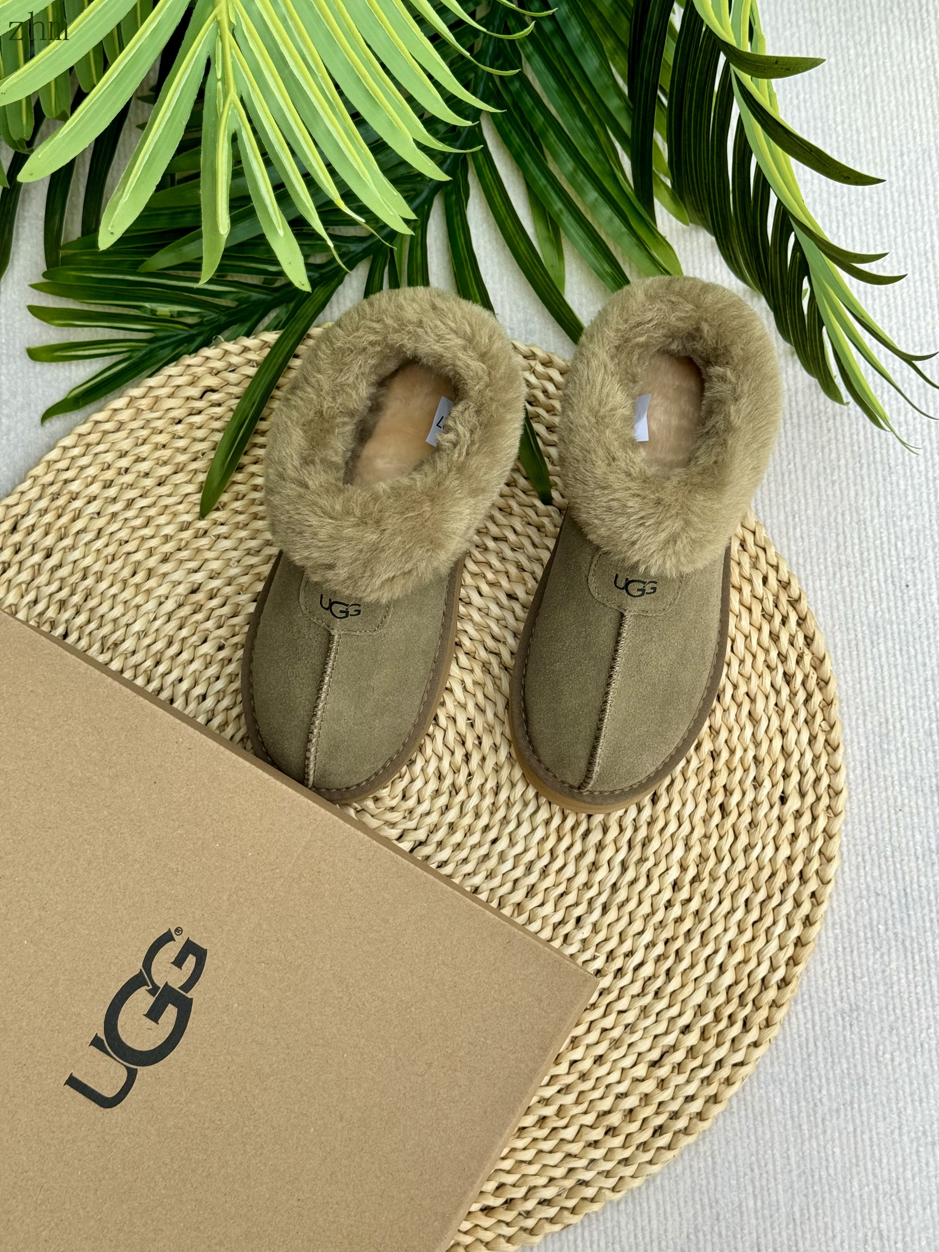 UGG 43.22$  code 279-6790-R gallery