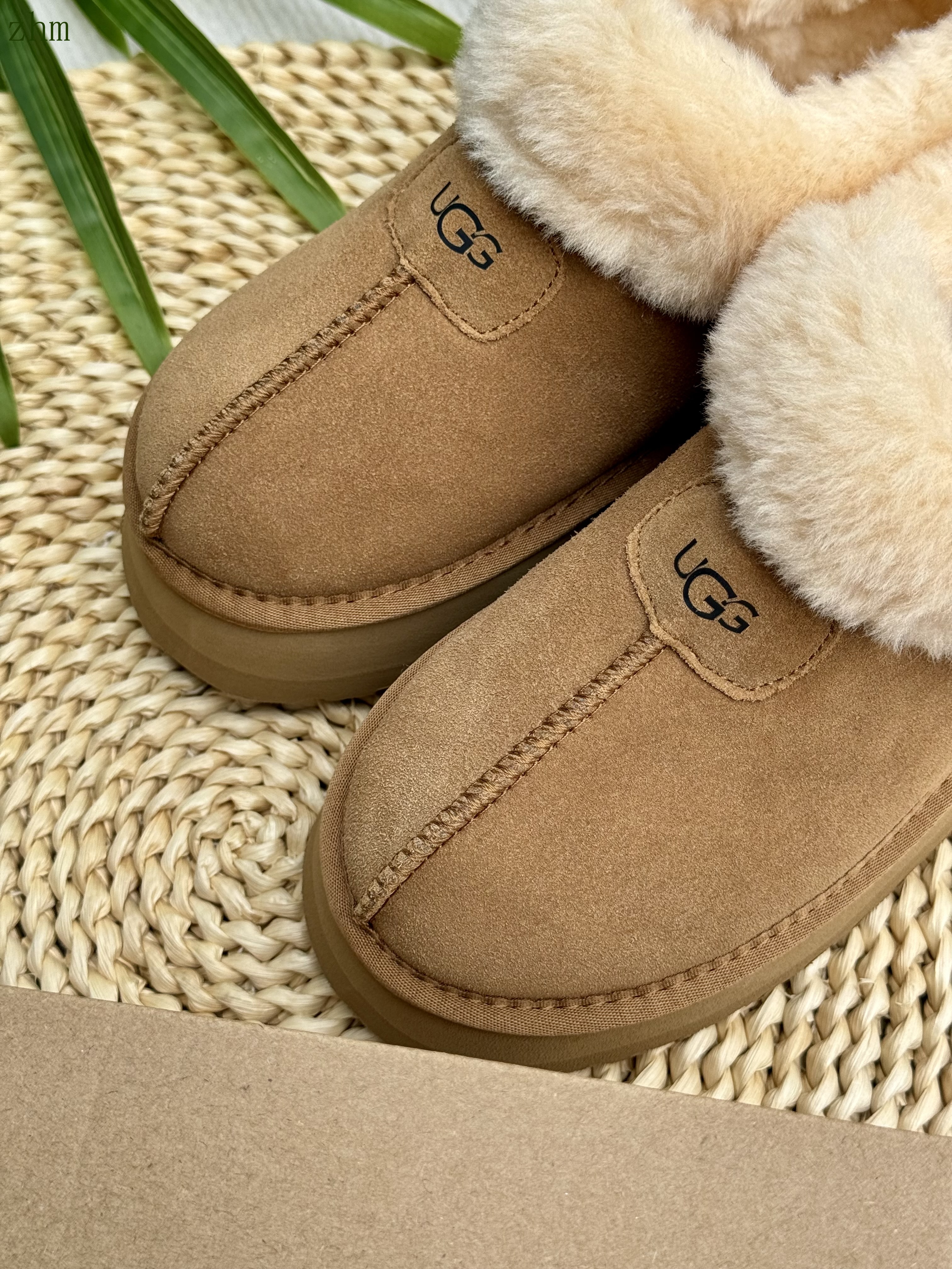 UGG 43.22$  code 279-6790-R gallery