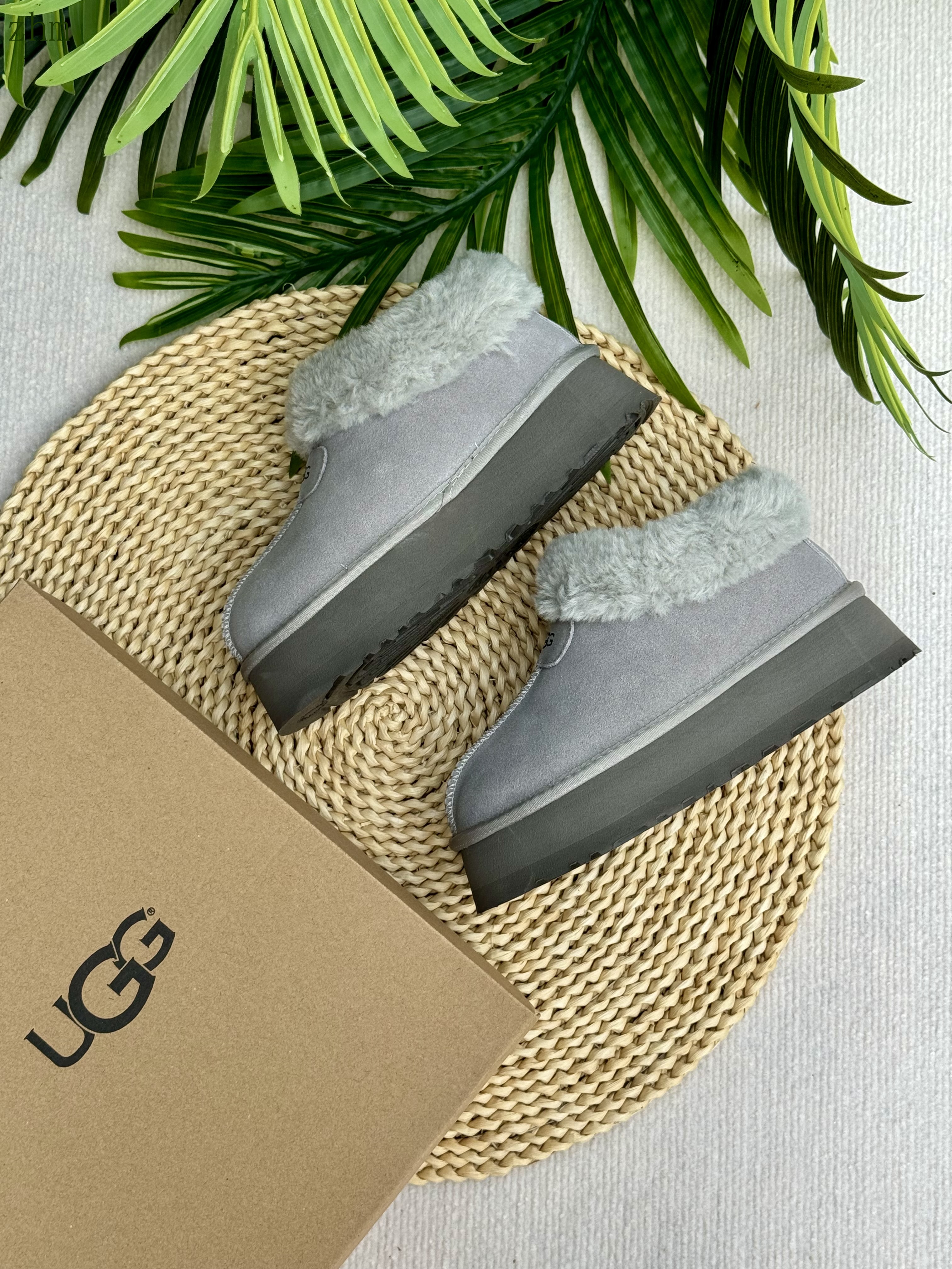 UGG 43.22$  code 279-6790-R gallery