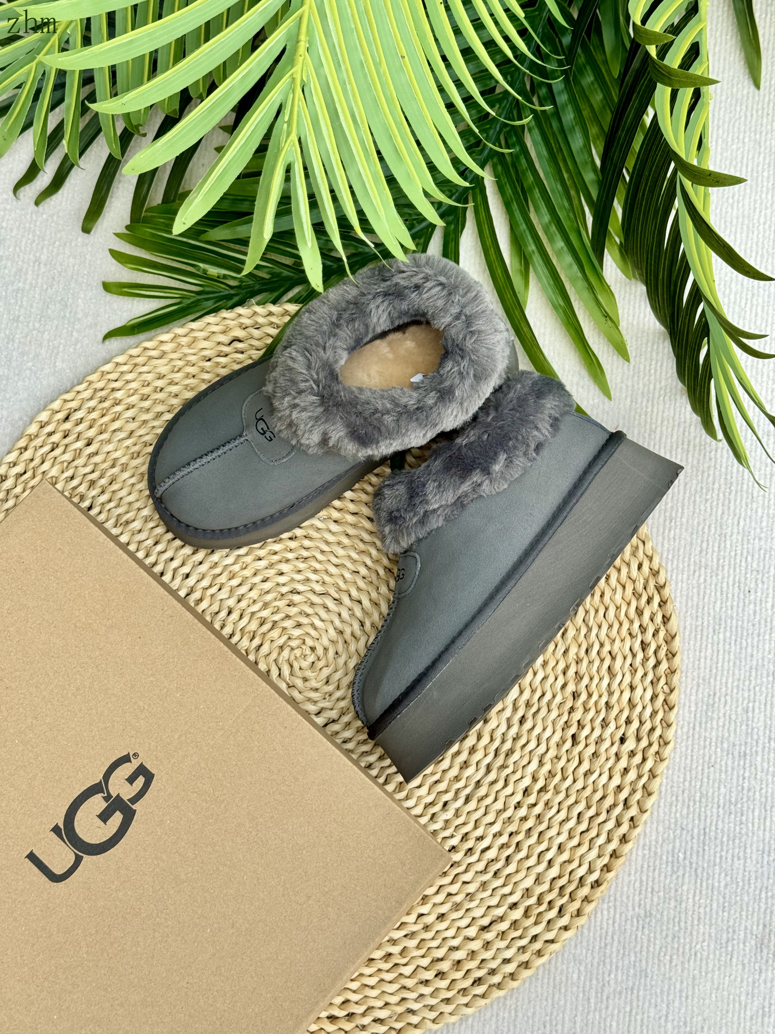 UGG 43.22$  code 279-6790-R gallery