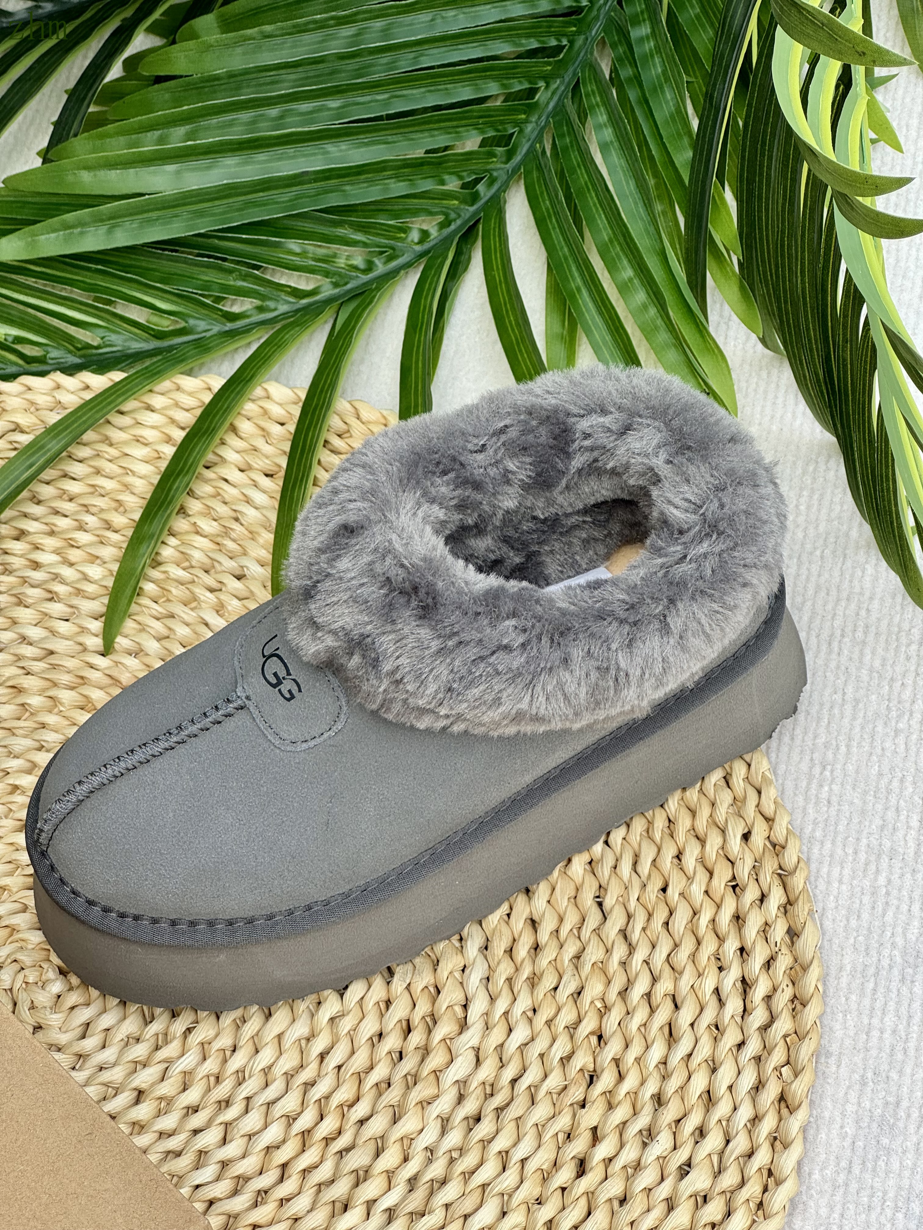 UGG 43.22$  code 279-6790-R gallery