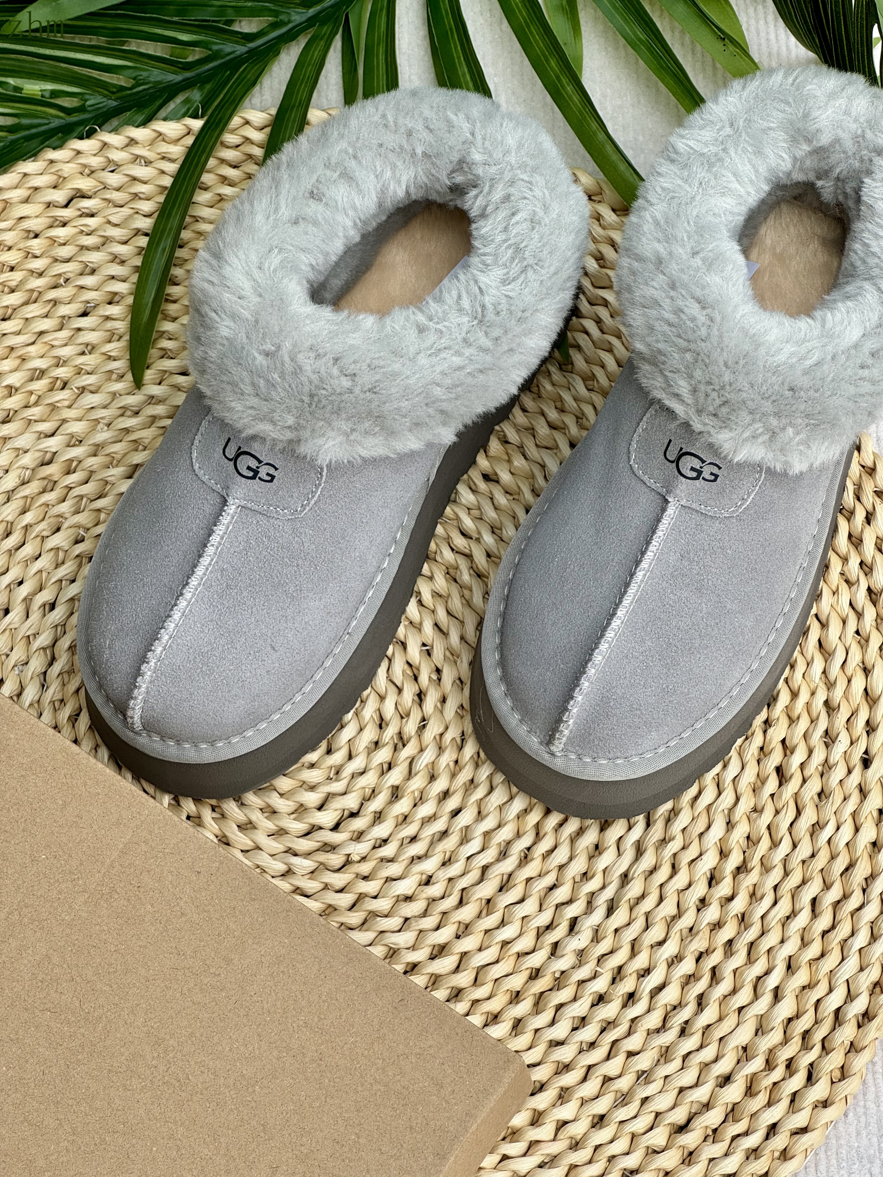 UGG 43.22$  code 279-6790-R gallery