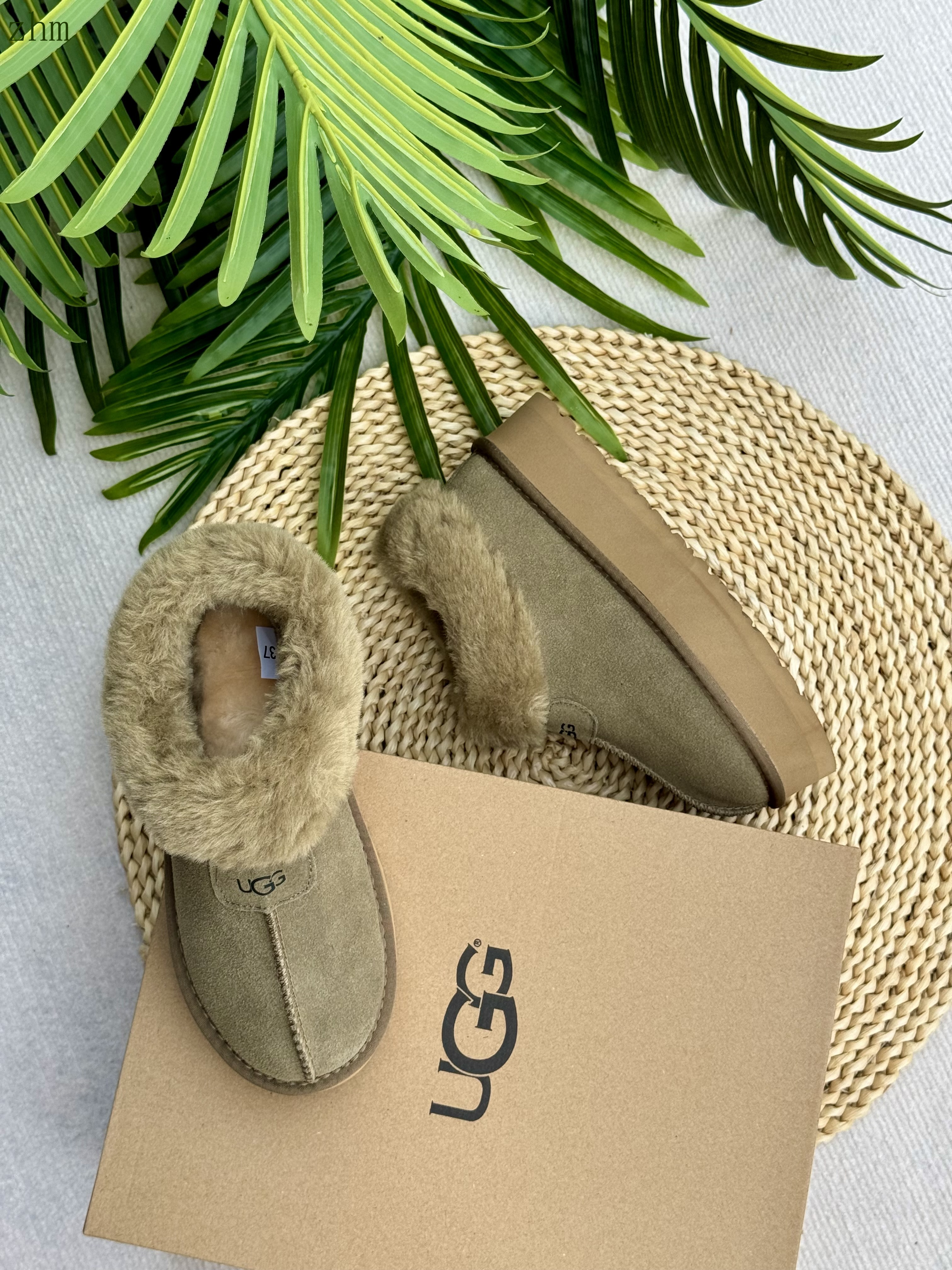 UGG 43.22$  code 279-6790-R gallery