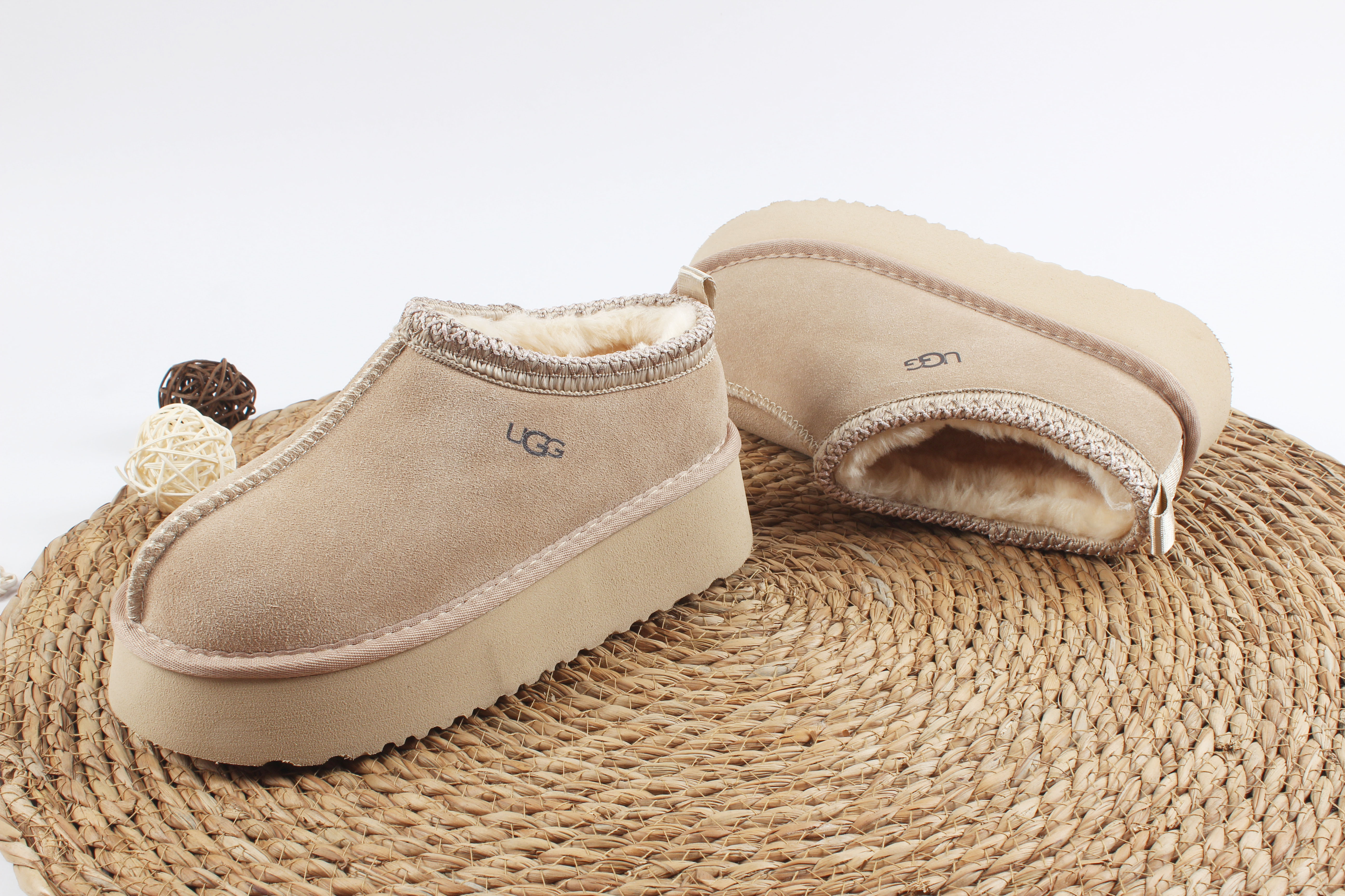 UGG 49.99$    10369-T gallery