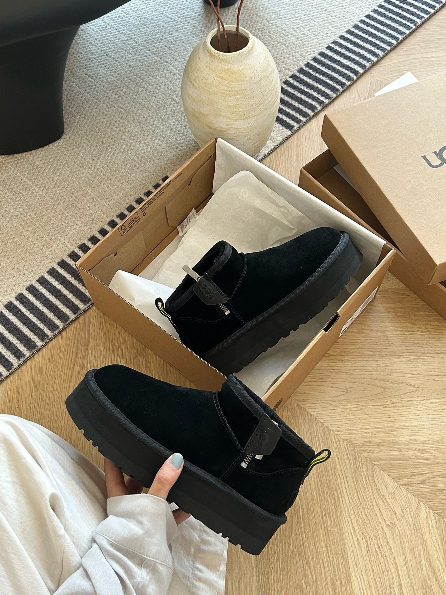 UGG 78$   279- 10358-T gallery