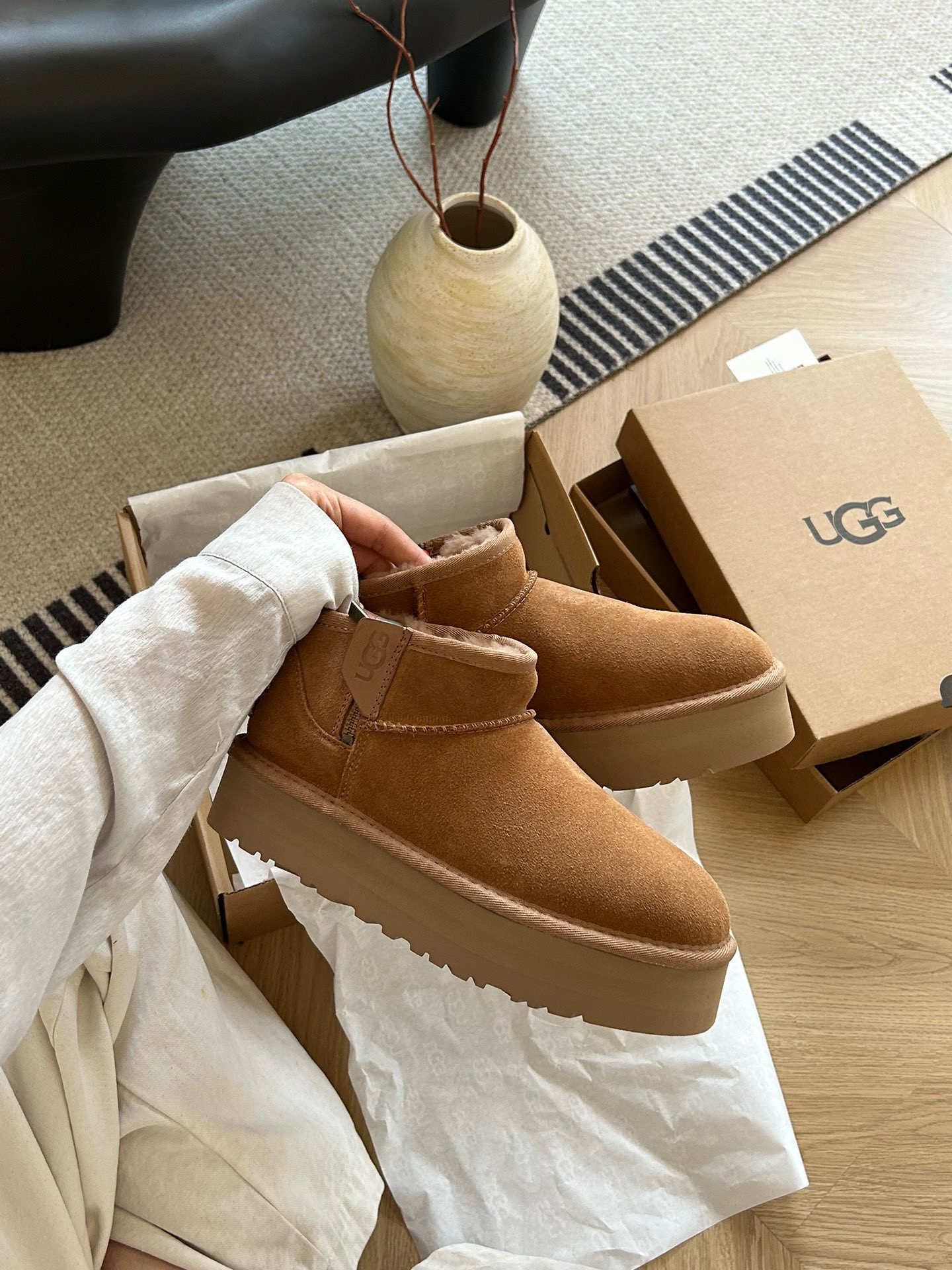 UGG 78$   279- 10358-T gallery