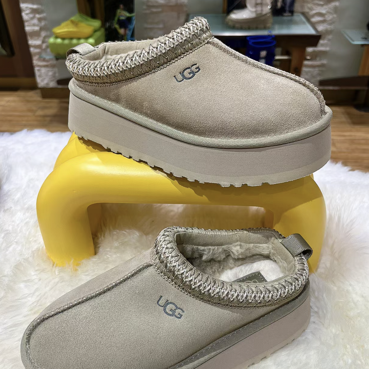 V1965-316.8💴43.99$UGG gallery