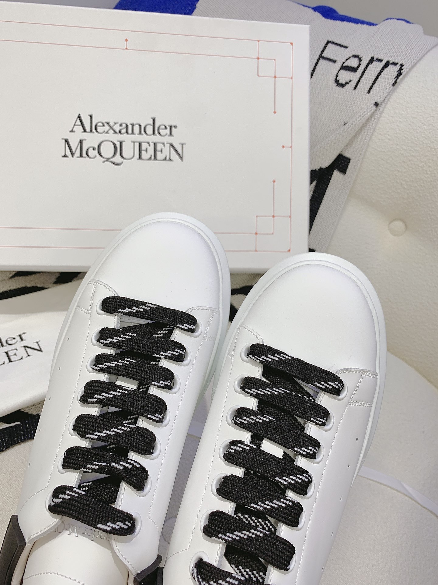 V2309-308.8💴42.88$Alexander Mcqueen gallery