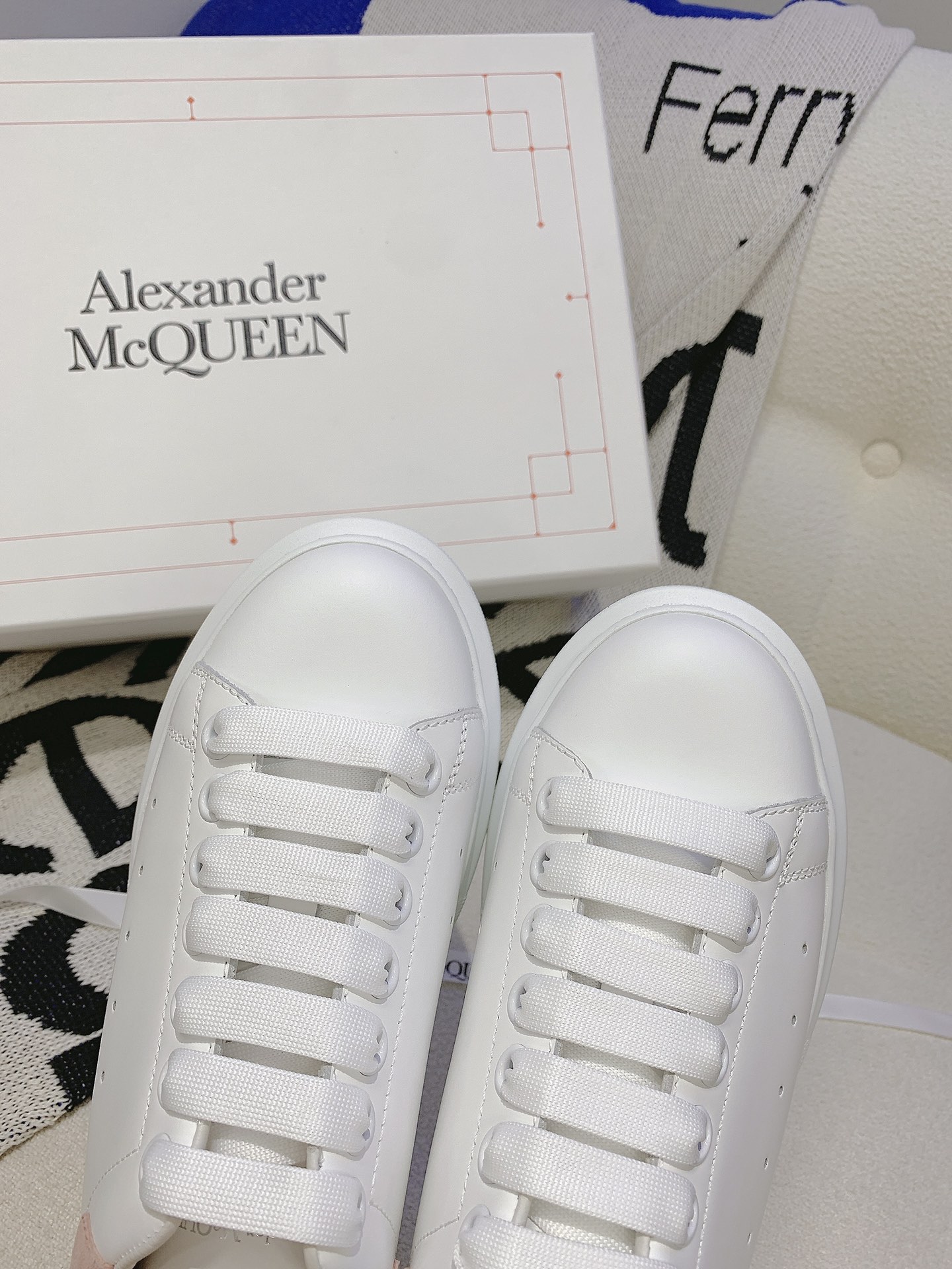 V2309-308.8💴42.88$Alexander Mcqueen gallery