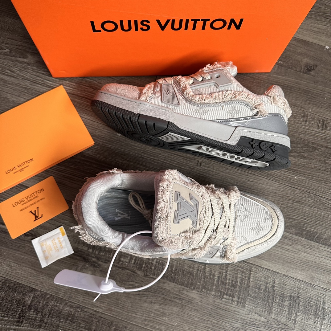 V2513-309.5💴42.99$LV gallery