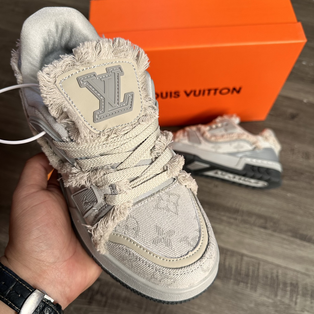 V2513-309.5💴42.99$LV gallery