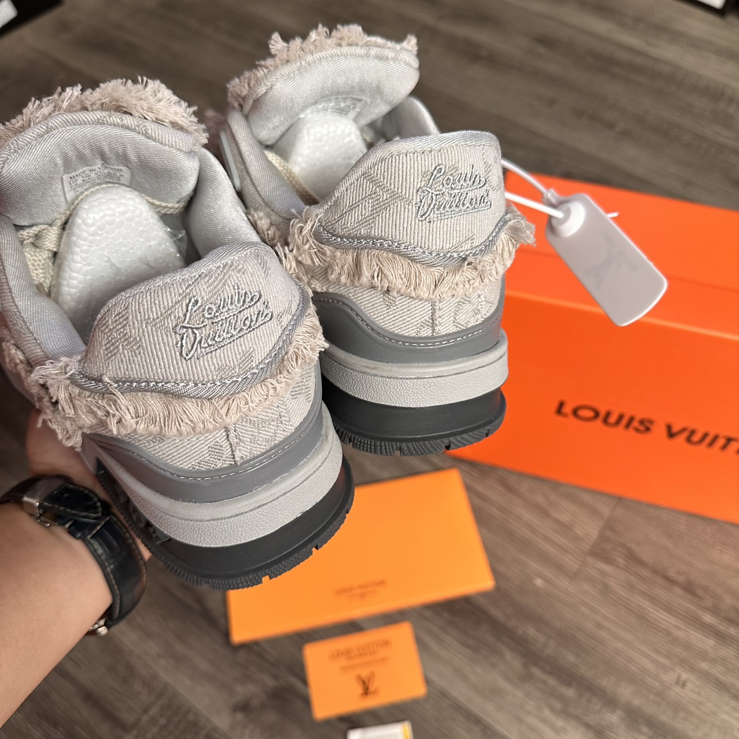 V2513-309.5💴42.99$LV gallery