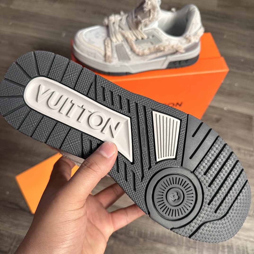 V2513-309.5💴42.99$LV gallery