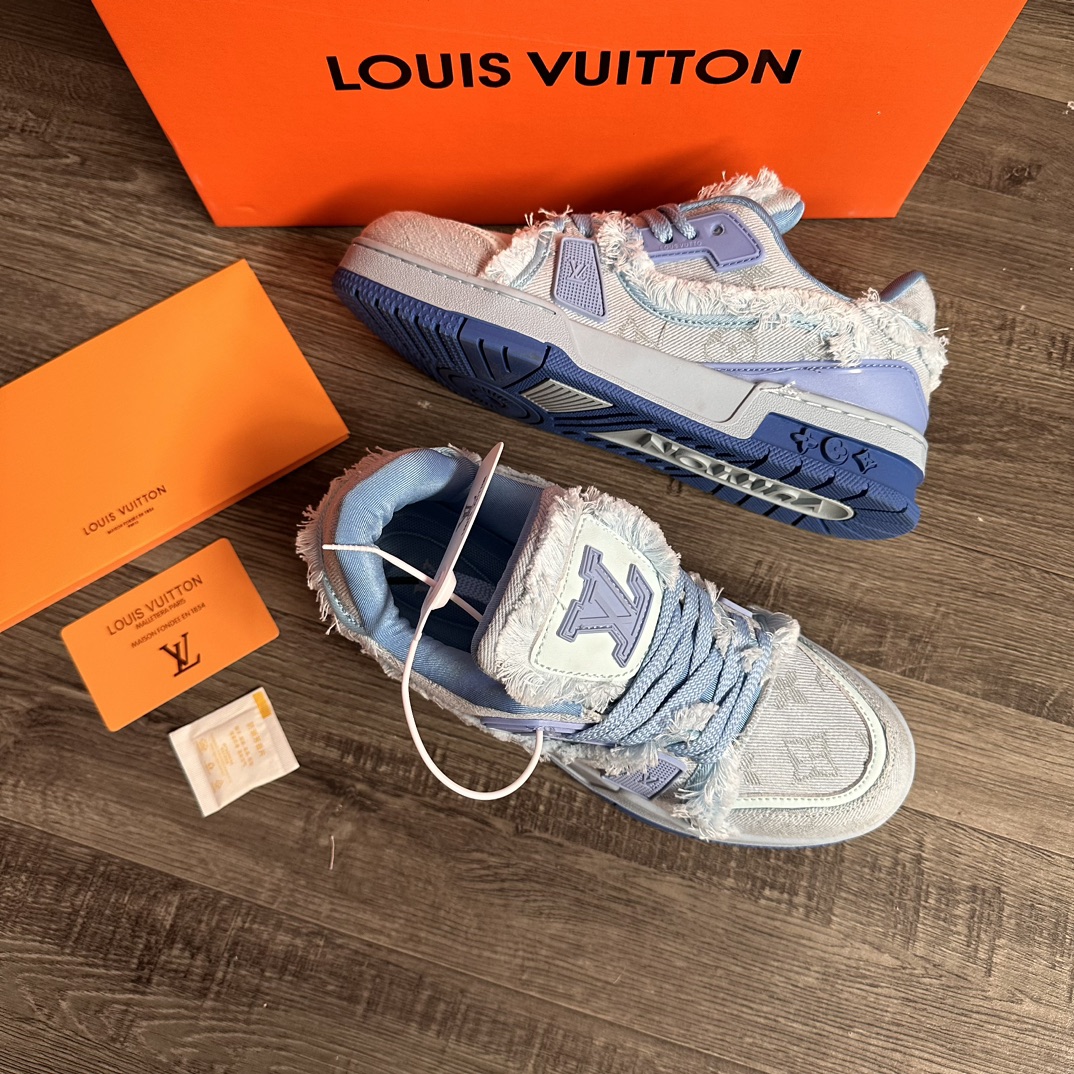 V2513-309.5💴42.99$LV gallery