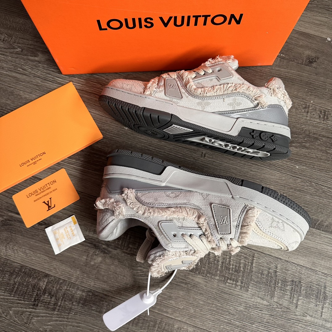 V2513-309.5💴42.99$LV gallery