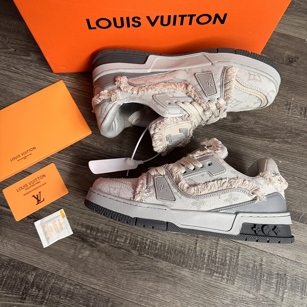 V2513-309.5💴42.99$LV gallery