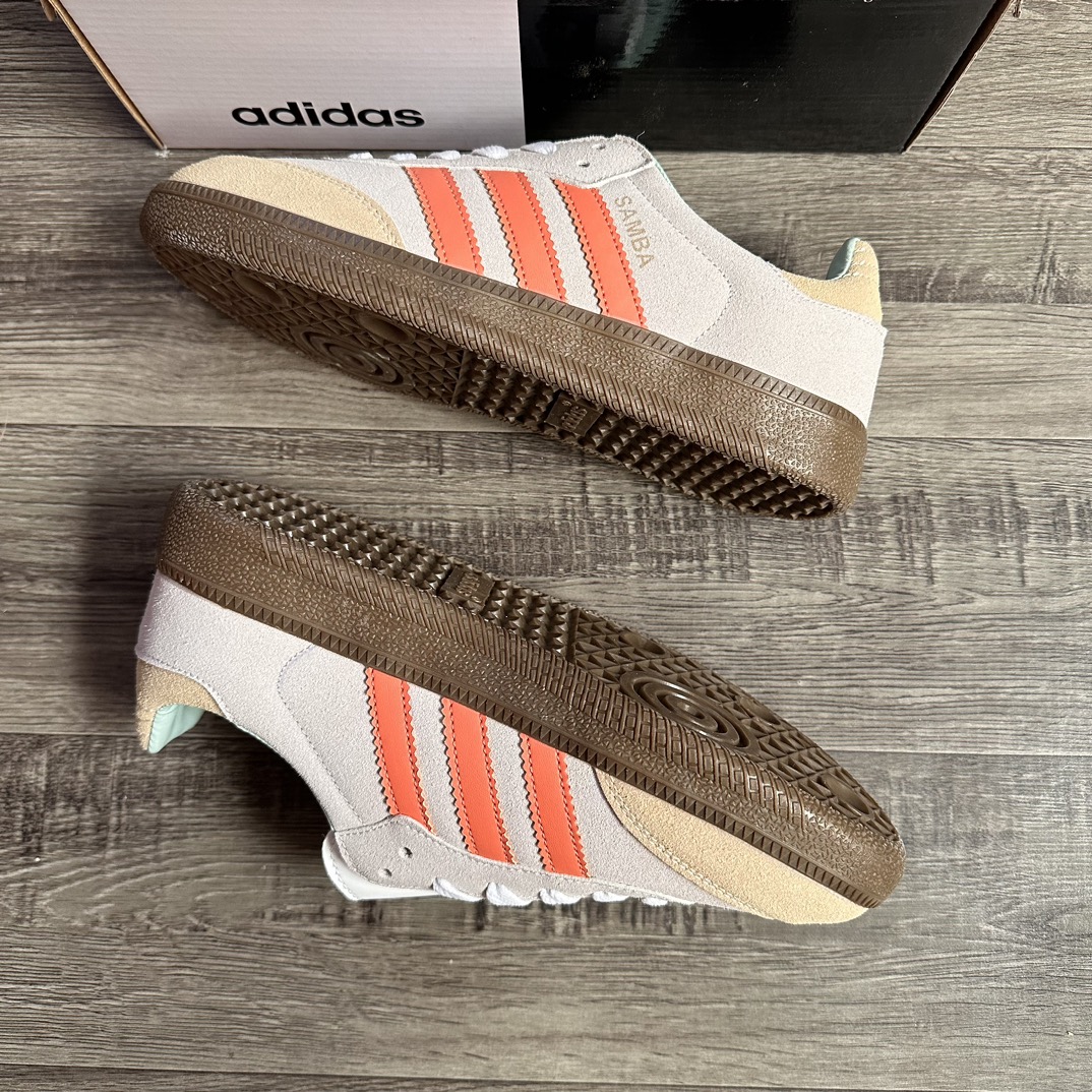 V2514-235.15💴32.66$adidas gallery