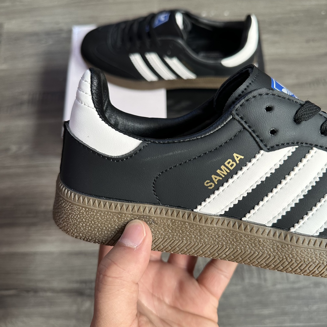 V2514-235.15💴32.66$adidas gallery