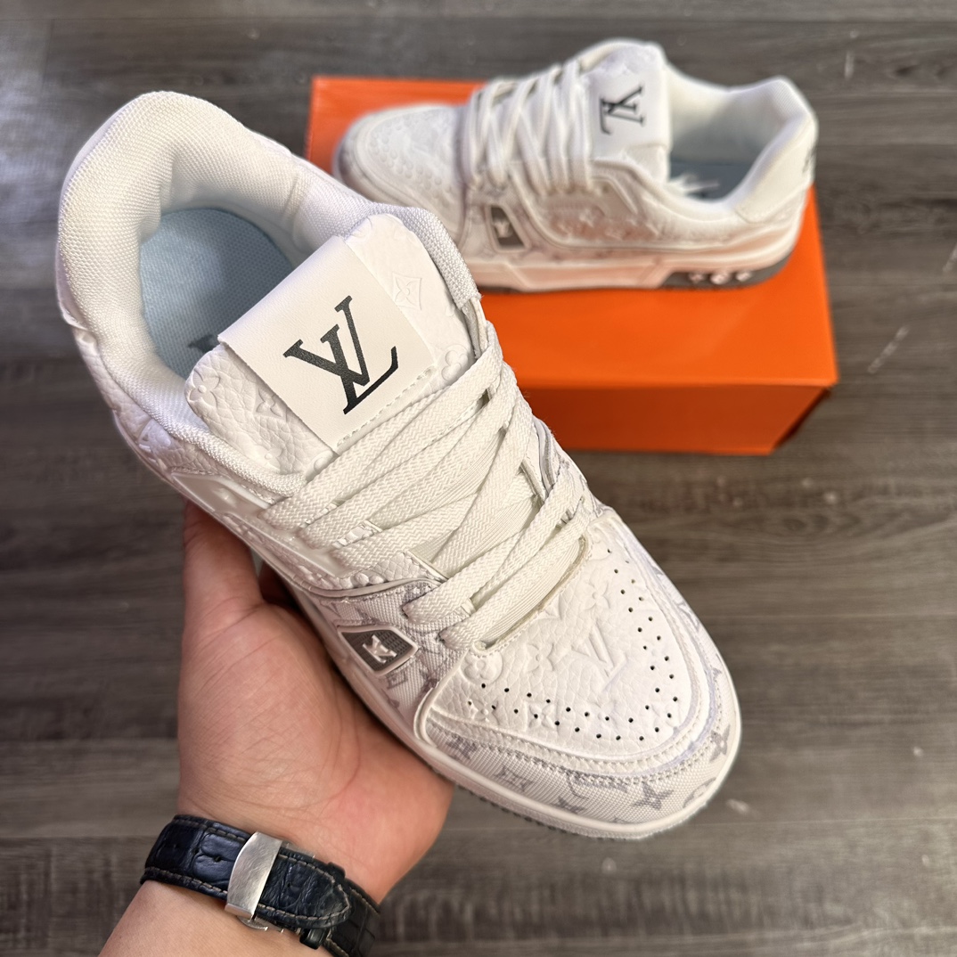 V2560-271.15💴37.66$LV gallery