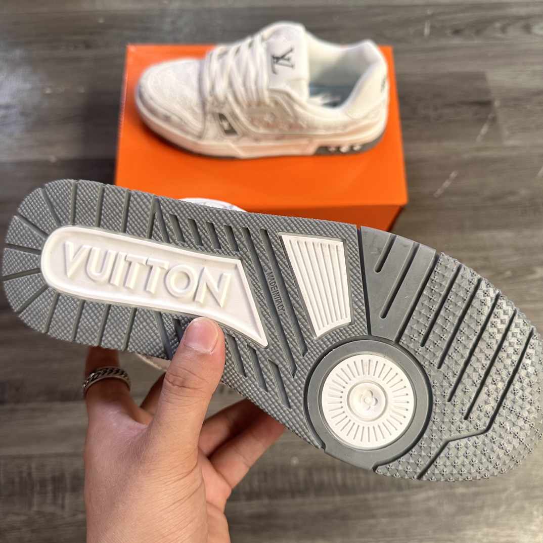 V2560-271.15💴37.66$LV gallery