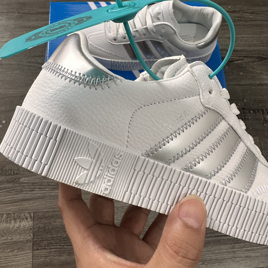 V2693-235.1💴32.66$adidas gallery