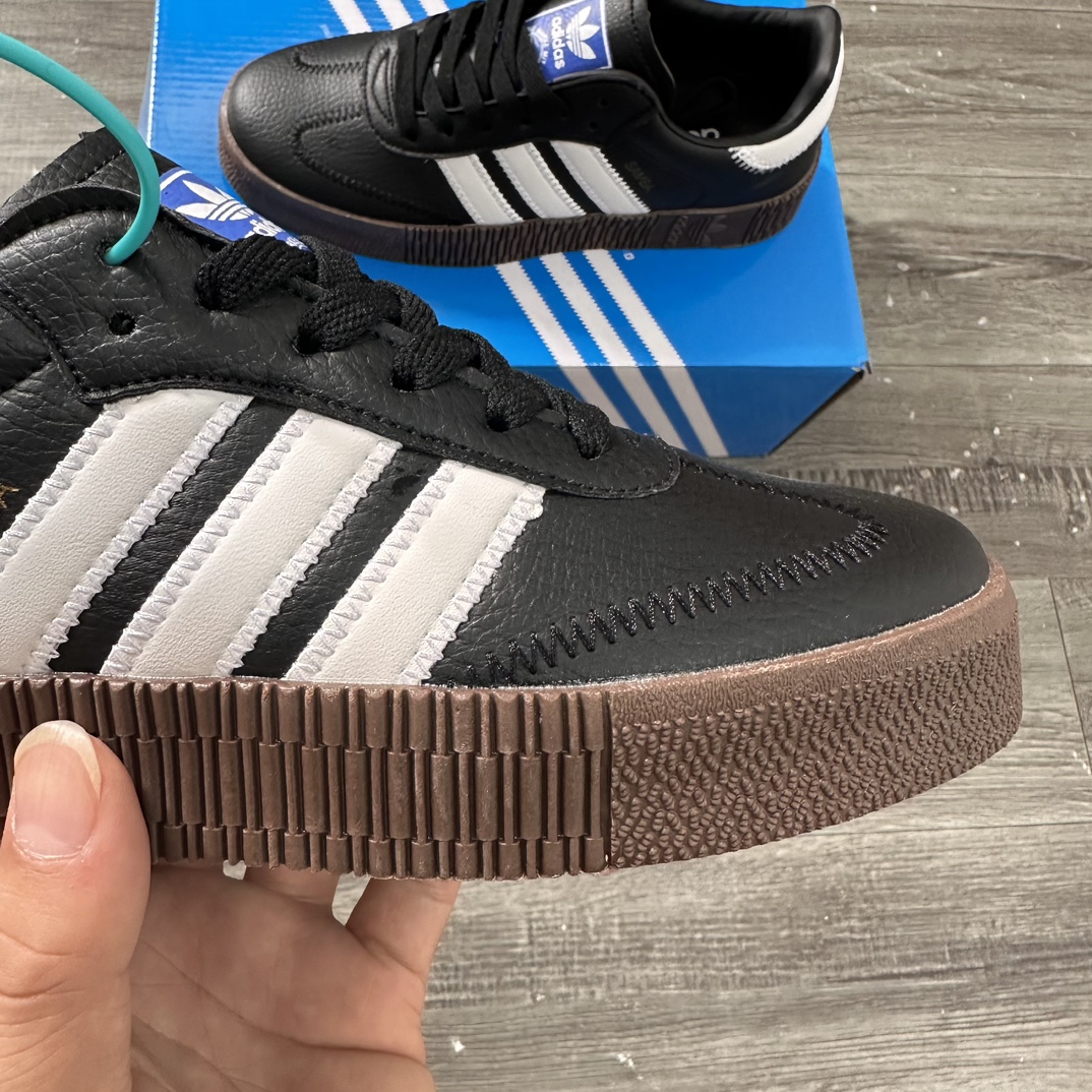 V2693-235.1💴32.66$adidas gallery