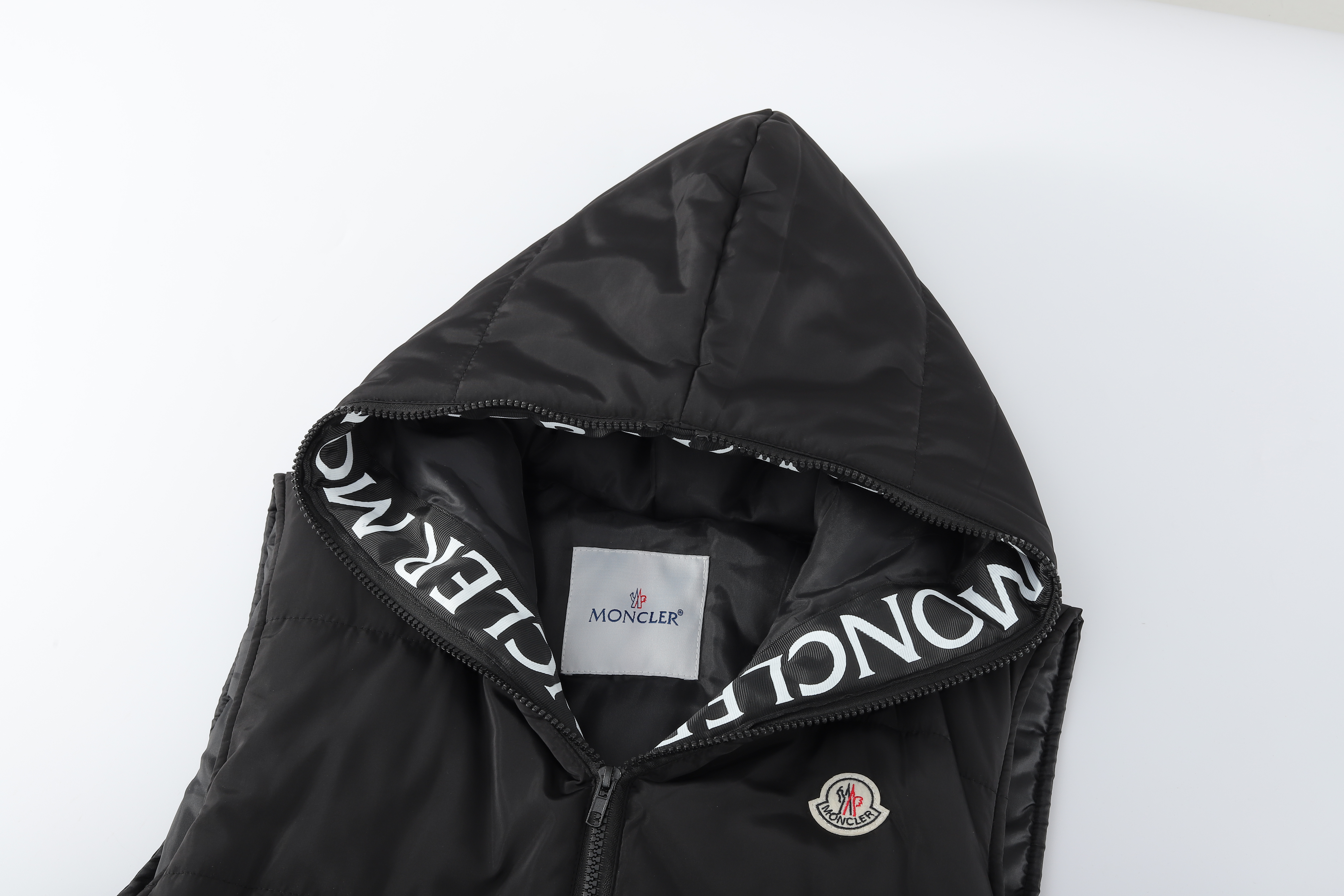 V2697-292.7💴40.66$Moncler gallery