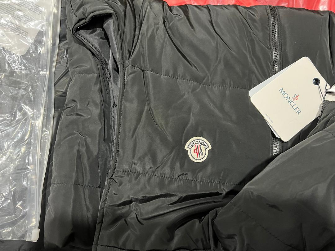 V2697-292.7💴40.66$Moncler gallery