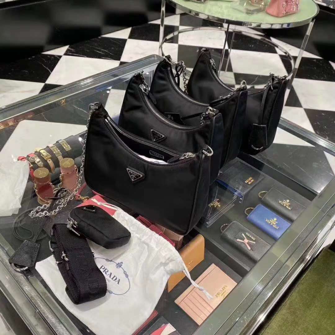 V2703-178.9💴24.86$Prada gallery