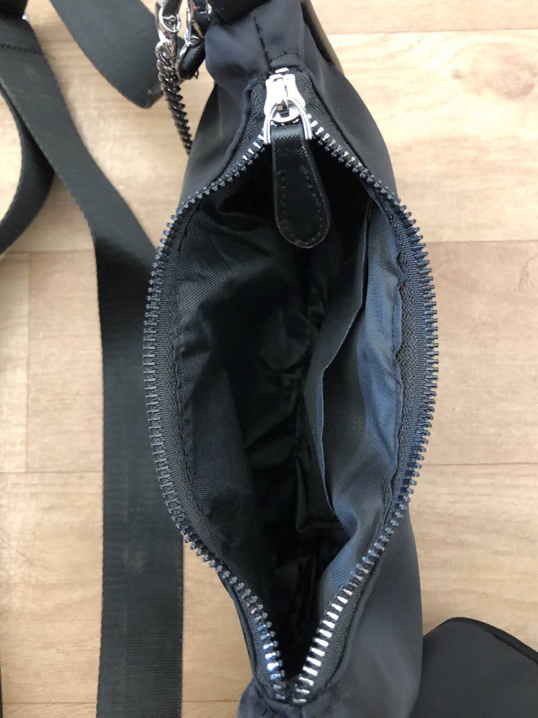 V2703-178.9💴24.86$Prada gallery