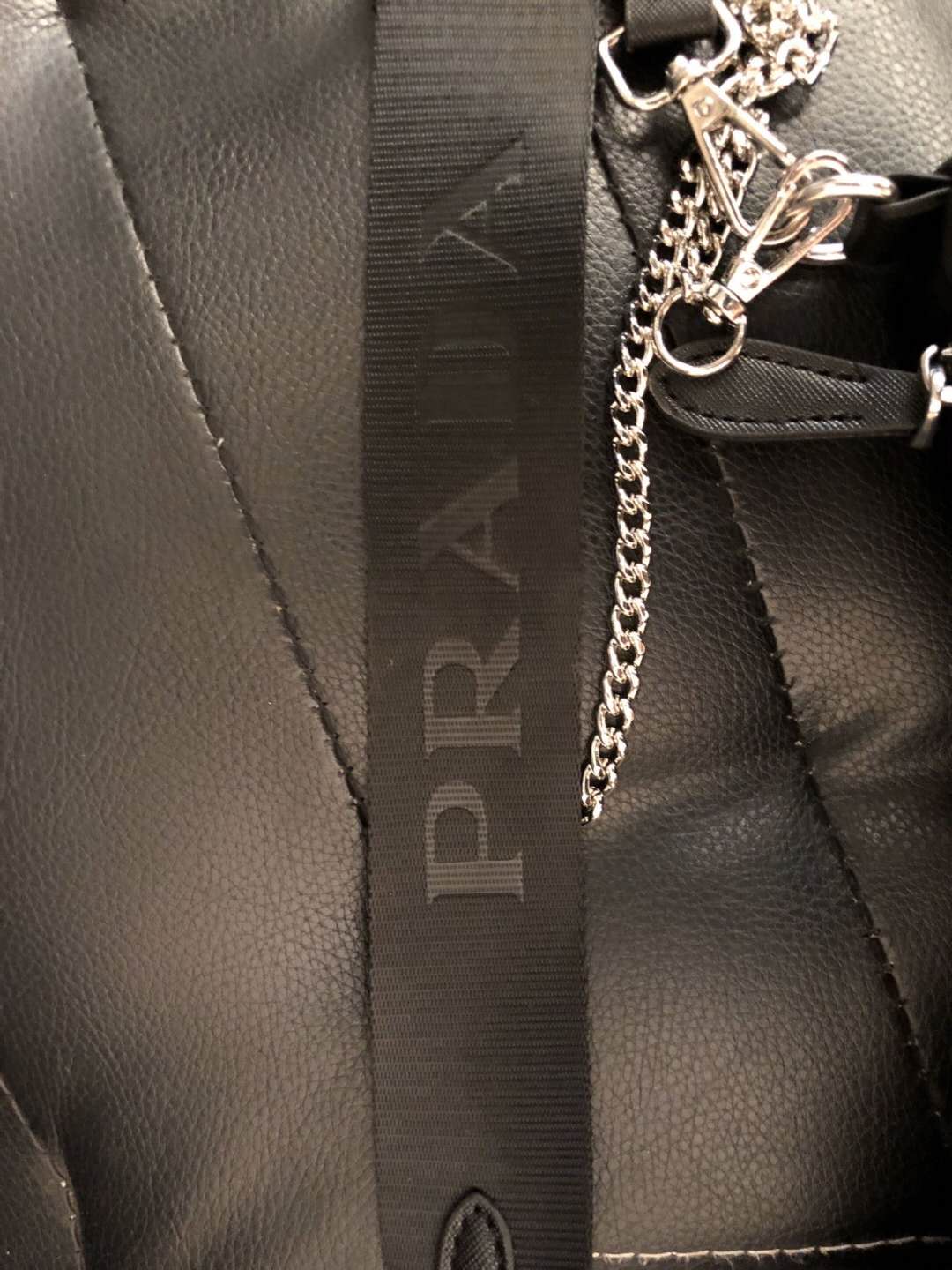 V2703-178.9💴24.86$Prada gallery