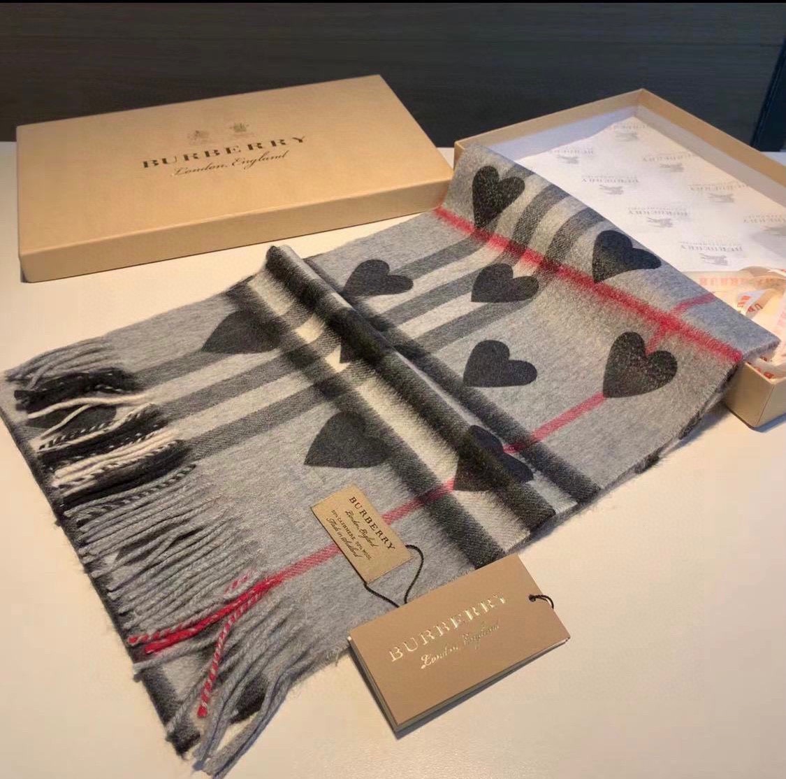 V2713-165.5💴22.99$BURBERRY gallery