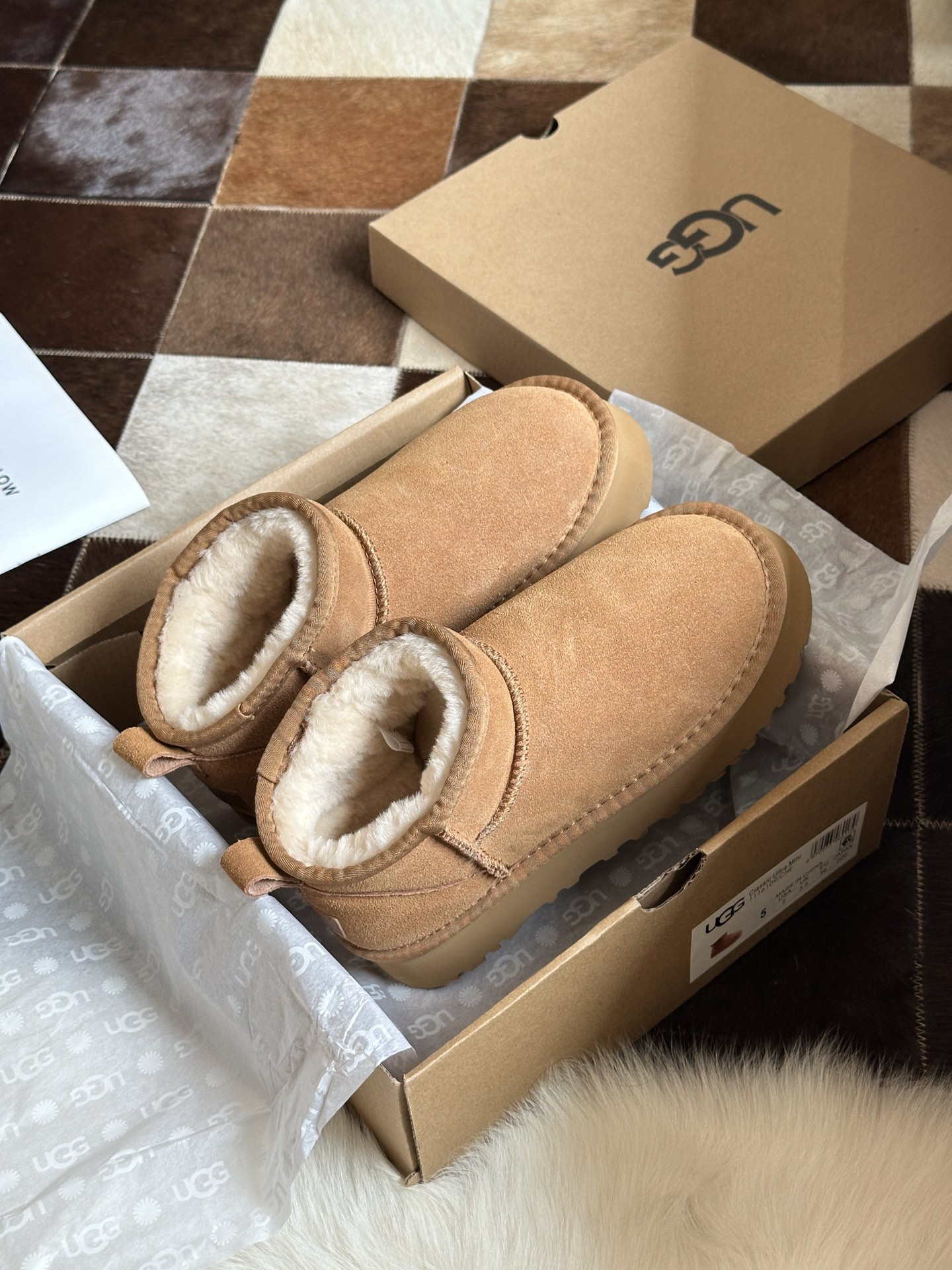 V2815-359.9💴49.99$UGG gallery